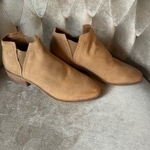 Suede booties great condition